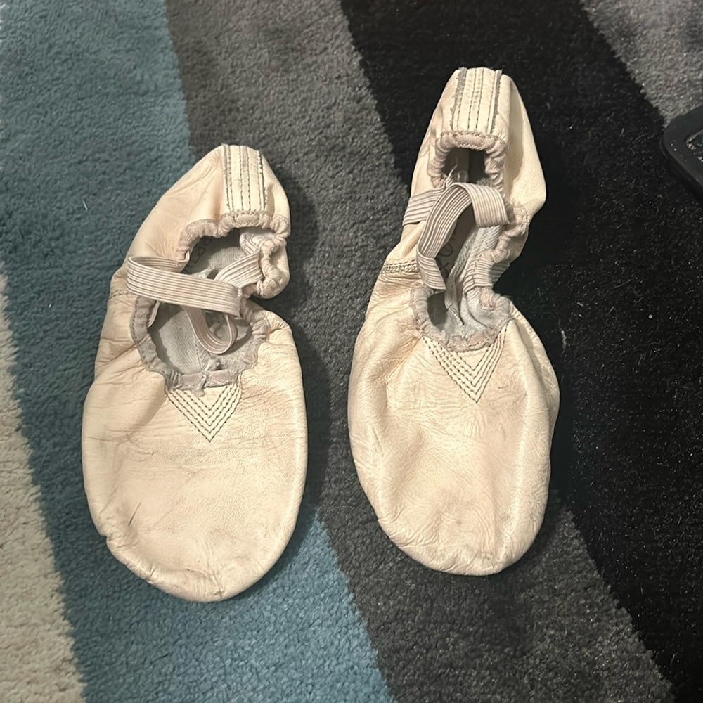 Capezio 8.5W ballet shoes